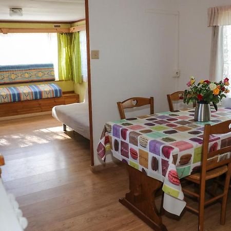 Camping Les Acacias Hotel Saint-Paulet-de-Caisson Exterior photo